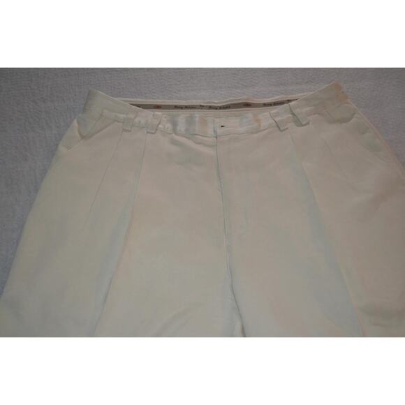 37824 Tommy Bahama Hawaiian Shorts Coconut Buttons Light Tan Silk Size 38 Mens - Picture 3 of 9